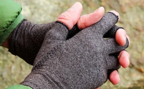 Arthritis gloves  Relieves pain and discomfort Open Finger Design Vive Health - Gray, S, none, none