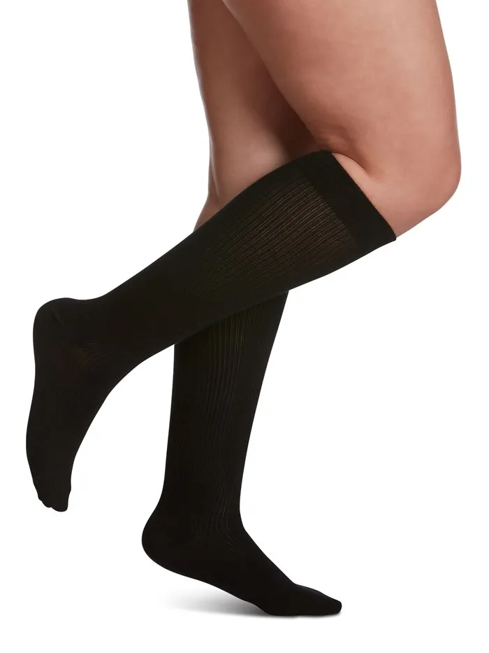 SIGVARIS Women's Casual Cotton 146 Calf High Compression Socks 15-20mmHg - Black